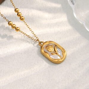 European and American cross-border INS-style elegant high-end jewelry, stainless steel 18K gold-plated sun pendant and square pearl necklace.