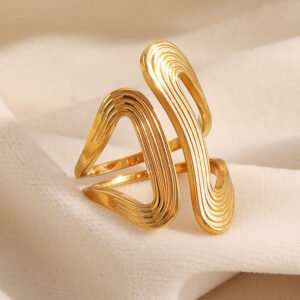 European and American fashion, niche design, two-tone hand jewelry, stainless steel 18K gold-plated figure-8 double-layer ring for women, a light luxury.