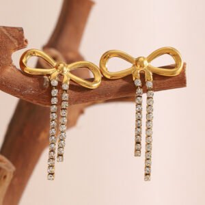 European and American cross-border, new, stylish, and versatile necklace jewelry, stainless steel 18K gold-plated, moon and star pendant necklace.