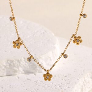 European and American ins zircon flower tassel necklace, niche design, elegant, high-end stainless steel 18K gold-plated pendant for women.