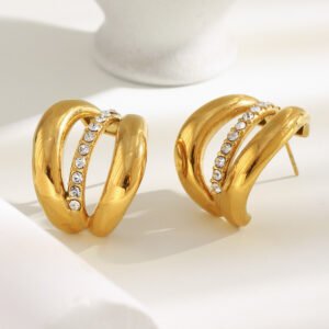 European and American fashionable, stylish, and creative earrings featuring an 18K gold-plated imitation pearl chain and tassel shell studs.