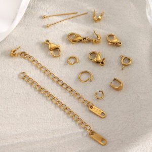 European and American fashion, French style, creative, stainless steel 18K flower-shaped square and small round zircon ring for women, light luxury.