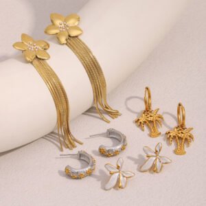 European and American cross-border Elegant and luxurious 18K gold-plated stainless steel flower earrings with tassels and coconut tree details for women.