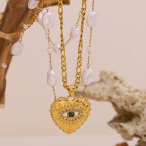 European and American cross-border fashionable and stylish personalized jewelry, stainless steel 18K gold-plated imitation pearl double-layer heart-shaped eye necklace.