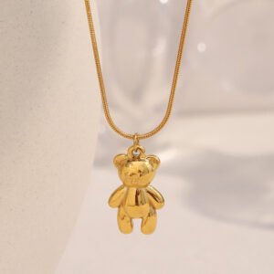 European and American cross-border hot-selling fashion trend, high-end 18K gold-plated stainless steel bear pendant and thin snake chain necklace for women.